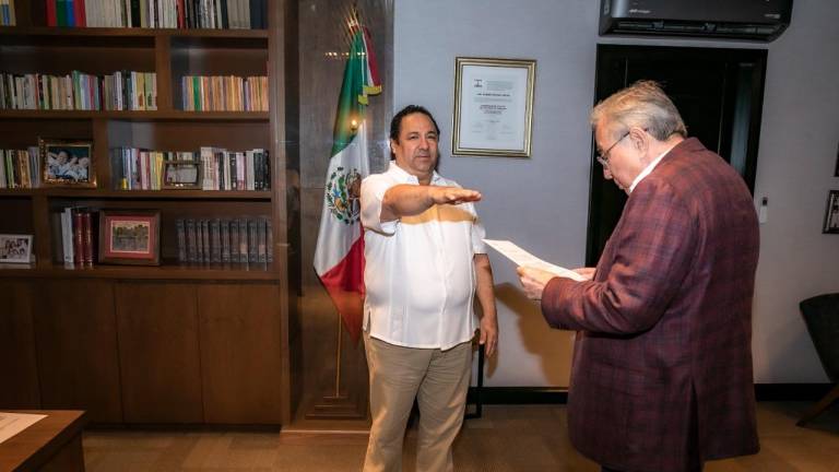 El ex Alcalde de Mazatlán Fernando Pucheta Sánchez rinde protesta como nuevo funcionario de la Secretaría de Turismo de Sinaloa.