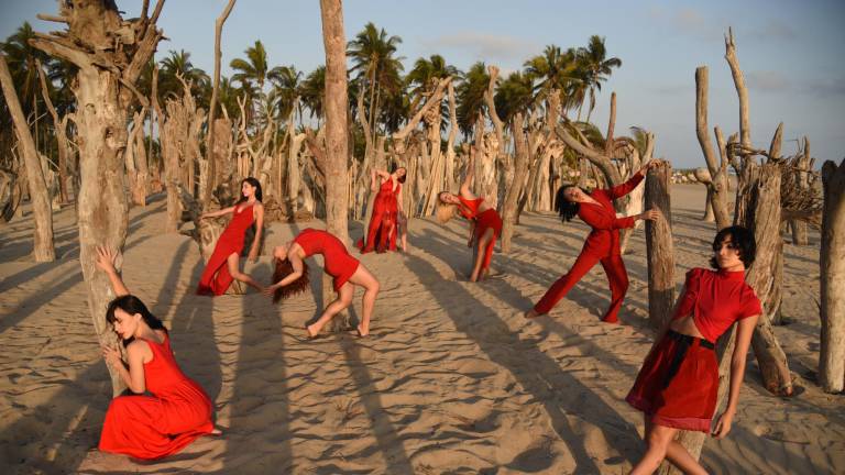 Estudiantes de danza contemporánea en Mazatlán apuestan por la Resiliencia en su baile de graduación