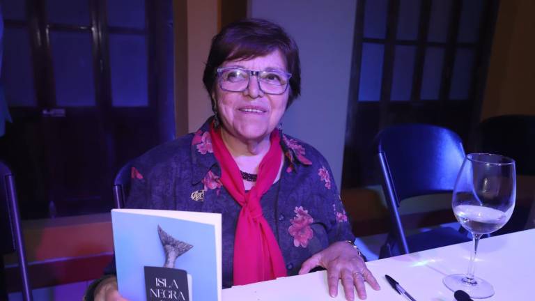 Elsa Cross presentó ‘Isla Negra’ en Mazatlán.