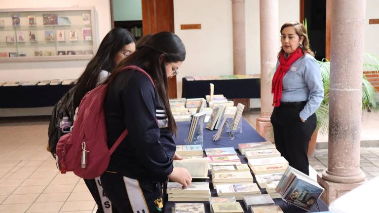 Promueve El Colegio de Sinaloa la lectura con bazar de libros