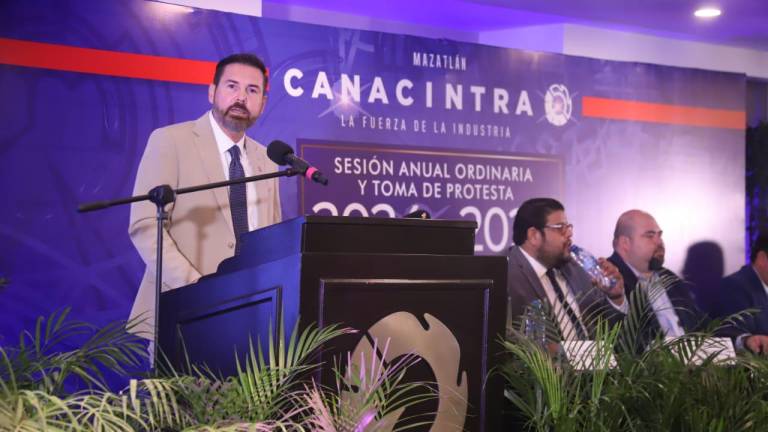 Sergio Rojas Velarde rinde protesta para el periodo 2024-2025 como Presidente de la Cámara Nacional de la Industria de Transformación en Mazatlán, el cual es el segundo de manera consecutiva.