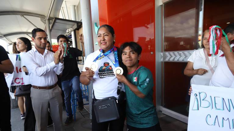 Con música de banda y acompañado de familiares, amigos, compañeros atletas y autoridades municipales, fue recibido Sigi Sergio David Cruz Sánchez. Con música de banda y acompañado de familiares, amigos, compañeros atletas y autoridades municipales, fue recibido Sigi Sergio David Cruz Sánchez.