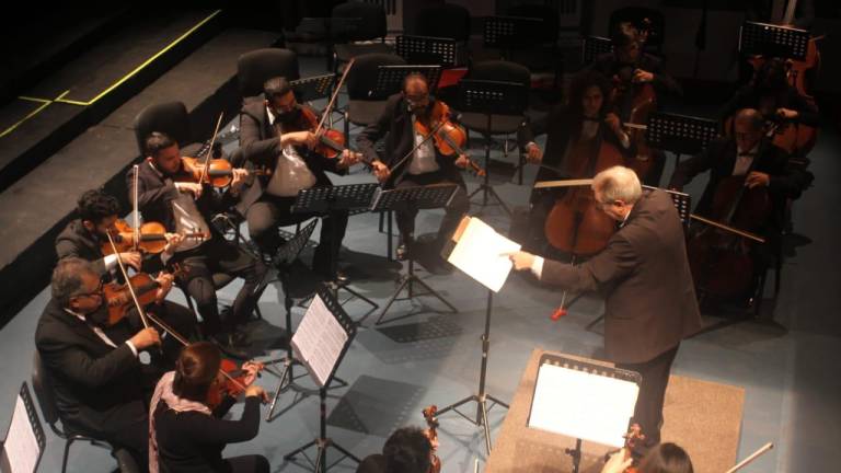 Orquesta del Teatro Ángela Peralta dirigida por Gordon Campbell, presentó Requiem de Faure en el TAP.