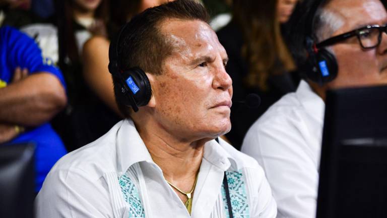 Julio César Chávez habló sobre la carrera de su hijo y explicó por qué Saúl ‘Canelo’ Álvarez logró superar su trayectoria. Julio César Chávez habló sobre la carrera de su hijo y explicó por qué Saúl ‘Canelo’ Álvarez logró superar su trayectoria.