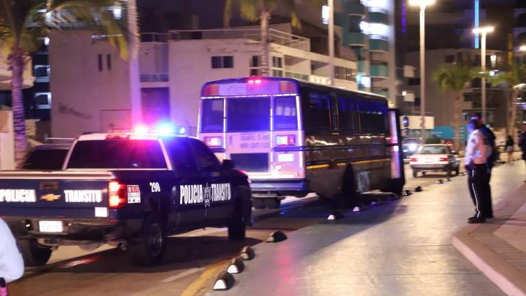 Arman persecución en Mazatlán para detener a conductor de camión con reporte de robo