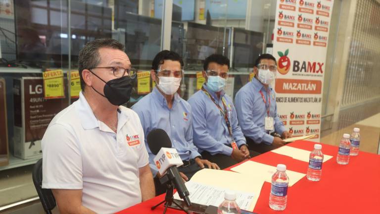 Rafael Domínguez Kelly, presidente del patronato del Banco de Alimentos de Mazatlán, exhortó a los mazatlecos a participar en la campaña “Aportación a clientes”.