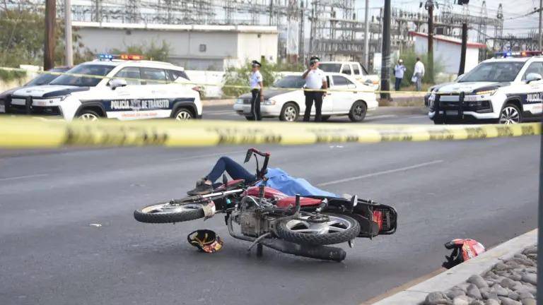 En Los Mochis un joven falleció después de ser atropellado. En Los Mochis un joven falleció después de ser atropellado.
