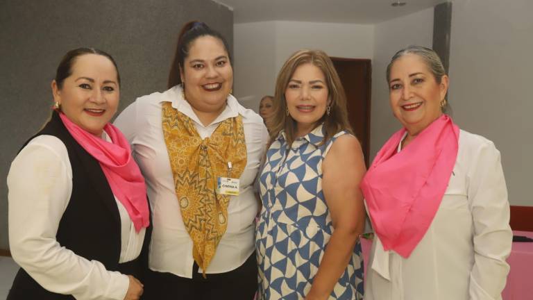 Sonia Maribel Corona de Peraza, Chinthia Veliz, Elizabeth Peraza y Rosa María Godoy. Sonia Maribel Corona de Peraza, Chinthia Veliz, Elizabeth Peraza y Rosa María Godoy.