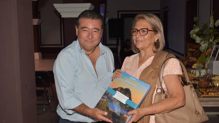 Brindan homenaje a Mazatlán con el libro ‘Cerro del Crestón y el Faro de Mazatlán’