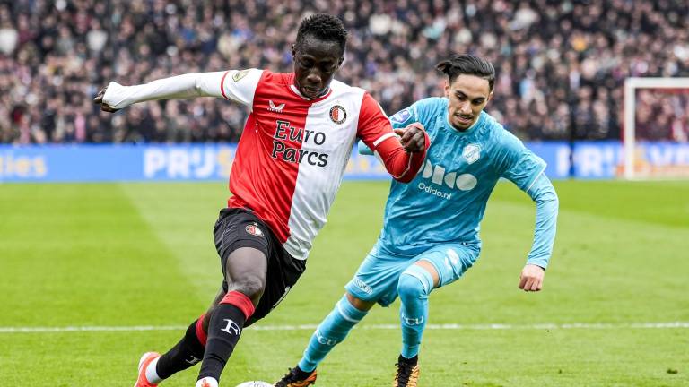 El Feyenoord de Santi Giménez logra sensacional remontada ante el Utrecht