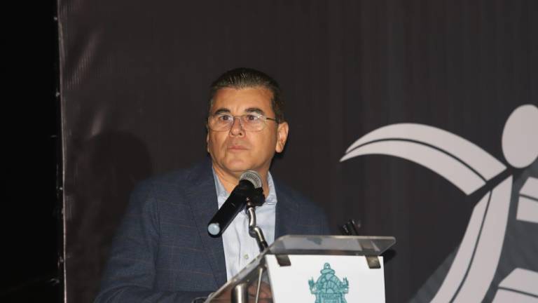 Édgar Augusto González Zataráin informó sobre las obras que se realizarán en el deporte local.