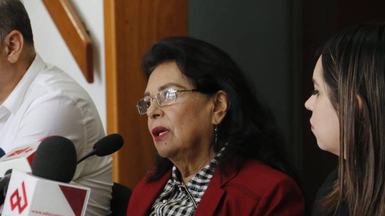 María Esperanza Hernández y otros representantes de desplazados en Sinaloa encabezaron una conferencia de prensa este lunes en el Congreso del Estado.
