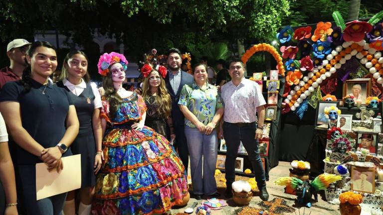 Celebran en Elota las tradiciones del Día de Muertos con un Concurso de Altares y el Festival de la Calavera. Celebran en Elota las tradiciones del Día de Muertos con un Concurso de Altares y el Festival de la Calavera.