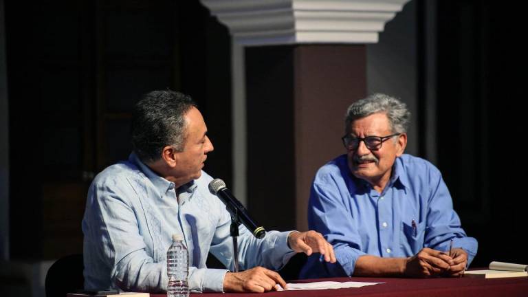 Juan Avilés Ochoa y Santos López Leyva durante la presentación.
