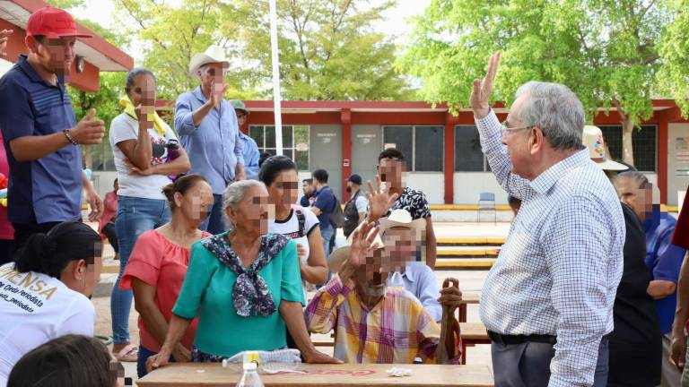 A principios de agosto, el Gobernador de Sinaloa Rubén Rocha Moya sostuvo un encuentro con desplazados por los hechos violentos ocurridos en la sierra de Sinaloa Municipio.