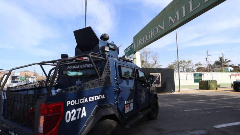 Un fuerte dispositivo de seguridad rodea las instalaciones de la Tercera Región Militar ante la presencia de Adán Augusto López y gobernadores de la región Mar de Cortés.