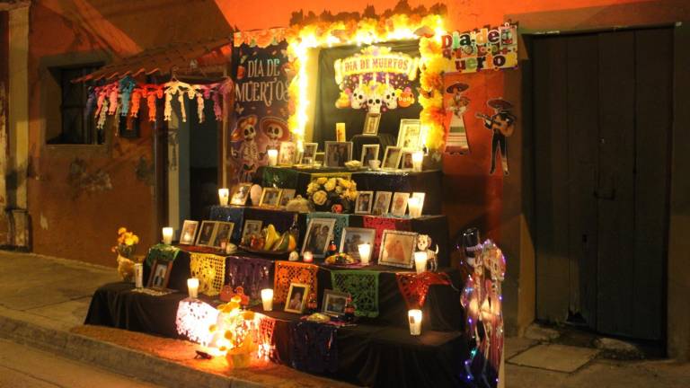 La ofrenda monumental en la calle Donato Guerra busca convertirse en una tradición que trascienda generaciones. La ofrenda monumental en la calle Donato Guerra busca convertirse en una tradición que trascienda generaciones.