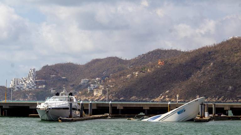 En la zona de yates de Acapulco son pocas las embarcacaciones que se salvaron tras el impacto del huracán Otis.