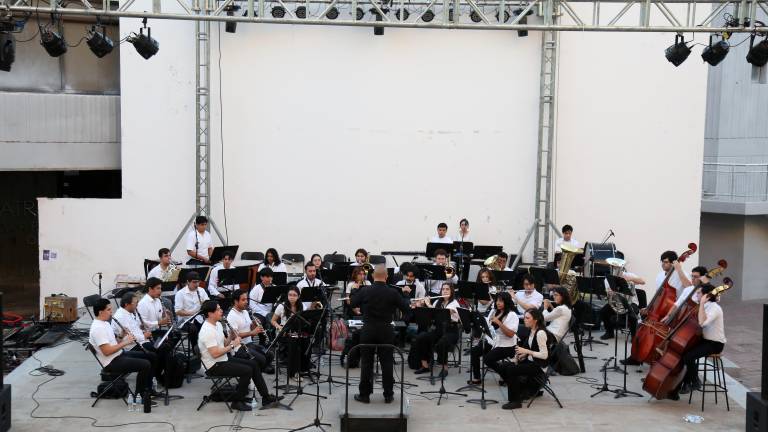 La Banda Sinfónica Juvenil del Estado de Sinaloa se presenta cada 14 días en el ágora del Isic. La Banda Sinfónica Juvenil del Estado de Sinaloa se presenta cada 14 días en el ágora del Isic.