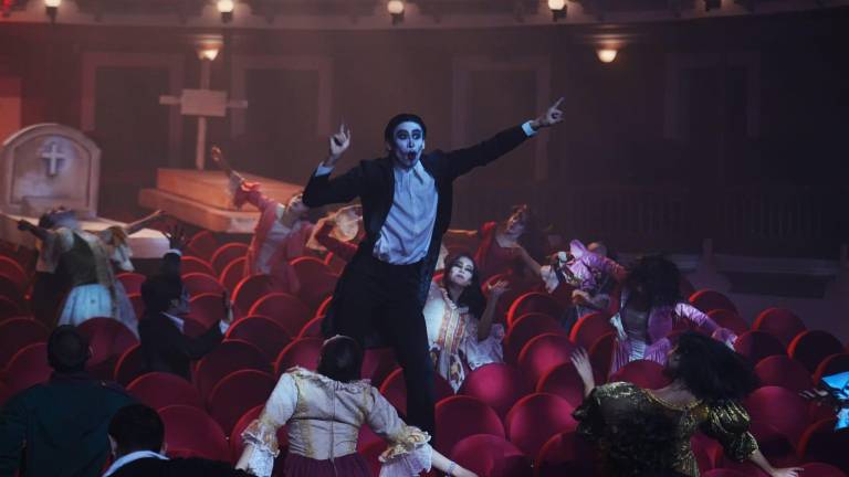 Artistas del Centro Municipal de las Artes se apoderaron del Teatro Ángela Peralta para brindar un tributo a las almas que ya se fueron de este mundo. Artistas del Centro Municipal de las Artes se apoderaron del Teatro Ángela Peralta para brindar un tributo a las almas que ya se fueron de este mundo.