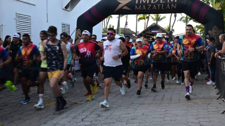 Los corredores demostraron su energía desde el arranque de la competencia. Los corredores demostraron su energía desde el arranque de la competencia.