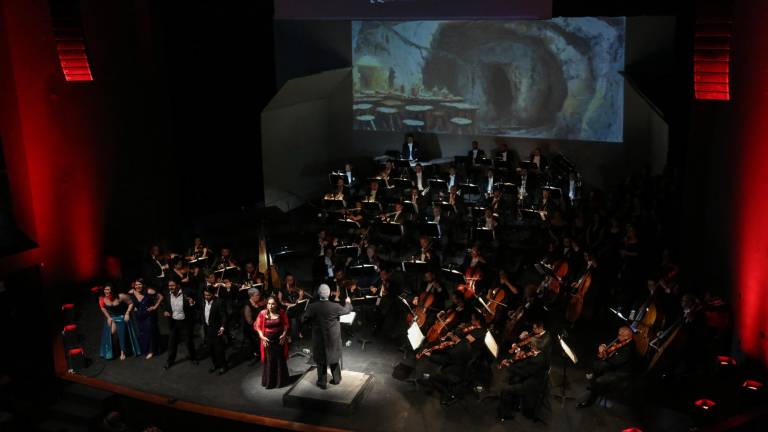 La Orquesta Sinfónica Sinaloa de las Artes ofreció una Gala de la ópera Carmen, bajo la dirección de Enrique Patrón de Rueda.
