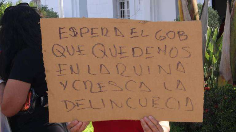 Comerciantes del Tianguis Los Huizaches protestan en el Ayuntamiento de Culiacán
