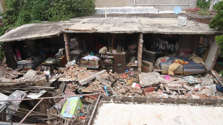 Pierde doña Rosa Isela su casa por segunda vez, ahora por una explosión