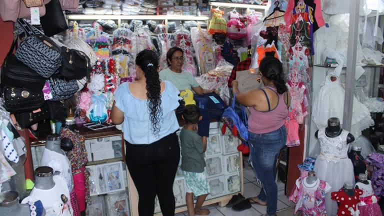 Comerciantes del mercado municipal de Rosario reportan bajas ventas previo a celebraciones