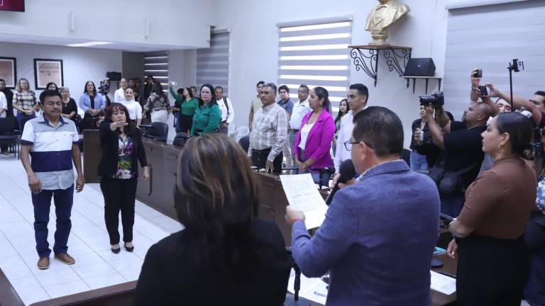 Otorgan licencia a dos regidores y toman protesta a tres ediles suplentes, en Mazatlán