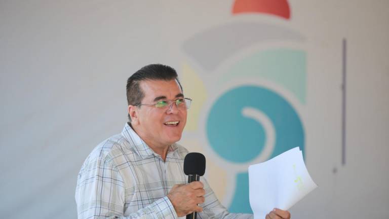 Édgar González Zataráin, Presidente Municipal de Mazatlán, habla de atención a calles.
