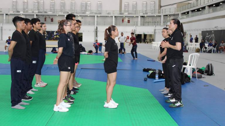 María del Rosario Espinoza Espinoza, en el Clasificatorio de Brasil 2023 como entrenadora nacional de para taekwondo.