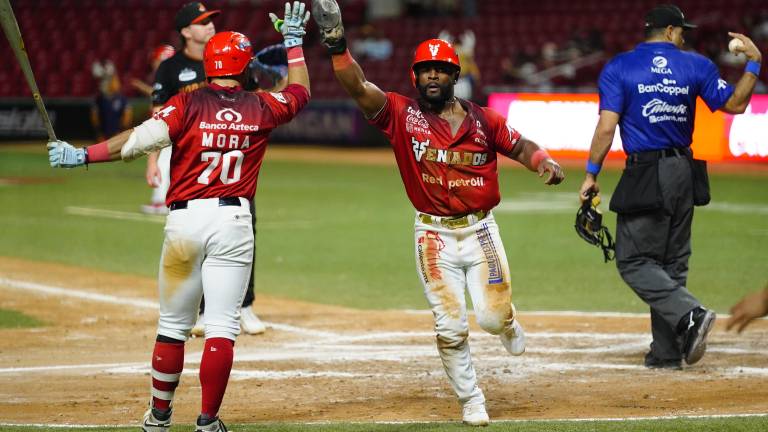 Miles Simington debutó y anotó en una ocasión por Venados de Mazatlán, que evitaron la barrida en casa ante Naranjeros de Hermosillo. Miles Simington debutó y anotó en una ocasión por Venados de Mazatlán, que evitaron la barrida en casa ante Naranjeros de Hermosillo.