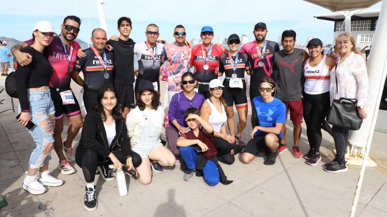 Triatletas mazatlecos y de distintas partes del País disfrutan del Gran Triatlón Pacífico Mazatlán 2023.