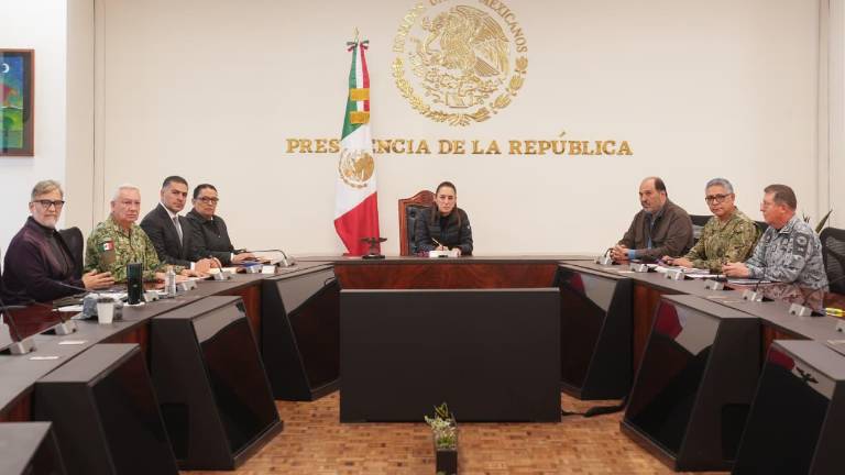 La Presidenta Claudia Sheinbaum se reunió con su Gabinete de Seguridad para atender el caso del asesinato de Carlos Manzo, Alcalde de Uruapan, Michoacán. La Presidenta Claudia Sheinbaum se reunió con su Gabinete de Seguridad para atender el caso del asesinato de Carlos Manzo, Alcalde de Uruapan, Michoacán.