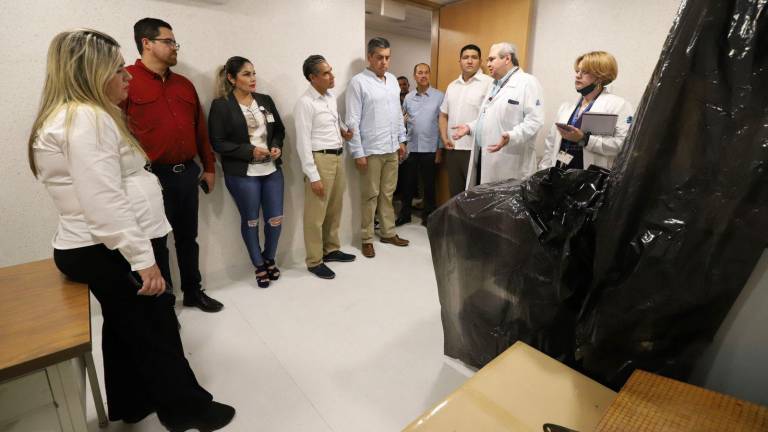 La visita a los hospitales de Culiacán tuvo como finalidad revisar sus condiciones y necesidades para operar.