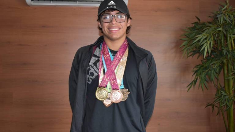 El joven nadador sinaloense, Luis Urías, irá a su primer competencia internacional con una marca de 2:07