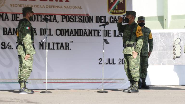La ceremonia se celebró en la plaza de armas del complejo militar en la capital de Sinaloa.