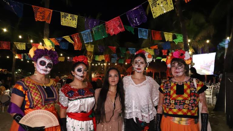 Drucy Crespo, Miriam Olmeda, Karen Douglas, Yolanda Rodríguez y Gloria Mayorquin. Drucy Crespo, Miriam Olmeda, Karen Douglas, Yolanda Rodríguez y Gloria Mayorquin.