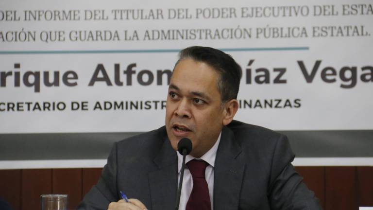 Enrique Díaz Vega, Secretario de Administración y Finanzas del Gobierno de Sinaloa, avala la reelección de Emma Guadalupe Félix Rivera en la Auditoría Superior del Estado.