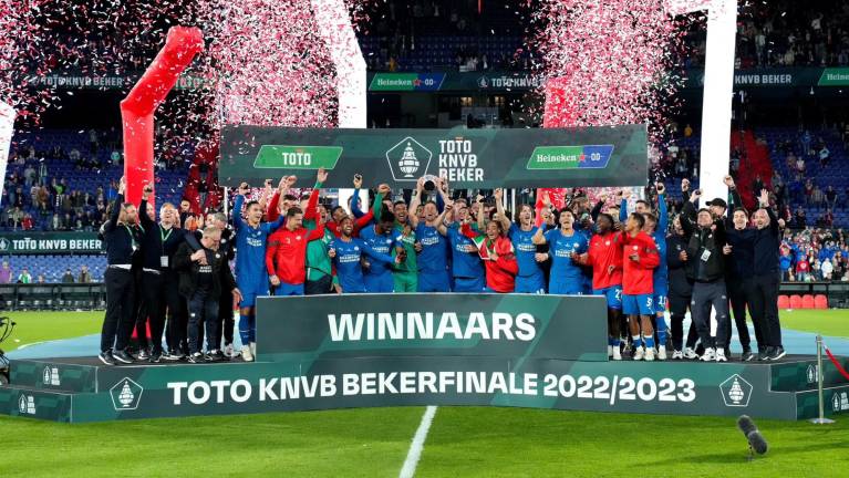 El PSV festeja su título copero.