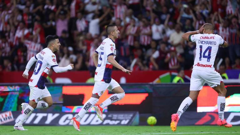 Chivas amarra boleto a la Liguilla con golazo de Roberto Alvarado