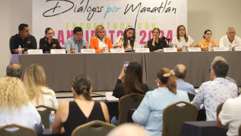 Candidatas y candidatos de Movimiento Ciudadano participan en el encuentro Diálogos por Mazatlán, convocados por Coparmex.