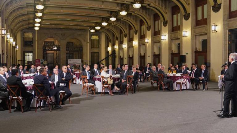Cena en Palacio Nacional con empresarios donde se prometió que los recursos obtenidos de un sorteo se destinarían para la Presa Santa María.