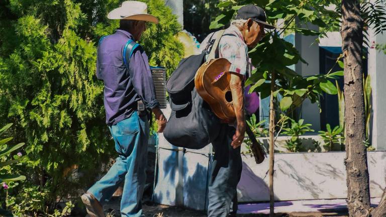 Los dos don José tendrían al menos unos ochenta años y más de 40 unidos por la música. Los dos don José tendrían al menos unos ochenta años y más de 40 unidos por la música.