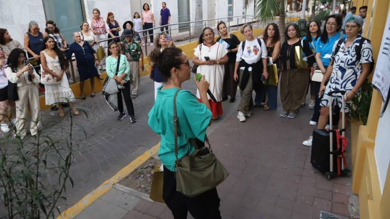Más de 30 mujeres escritoras de distintas partes de la república se sumaron al recorrido. Más de 30 mujeres escritoras de distintas partes de la república se sumaron al recorrido.