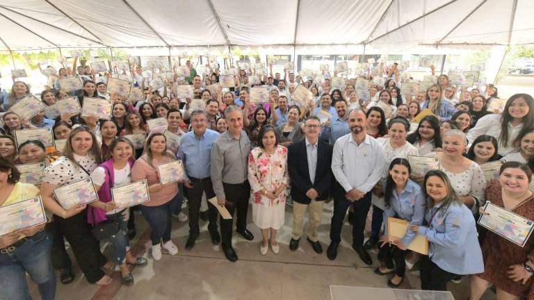 Reconocen a docentes de Sinaloa por participación en diplomados de matemáticas y ciencias