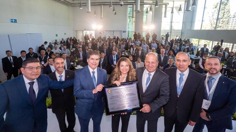 Directivos de Telmex recibe la certificación ICREA Nivel VI por sus servicios de Centros de Datos de Triara. Directivos de Telmex recibe la certificación ICREA Nivel VI por sus servicios de Centros de Datos de Triara.