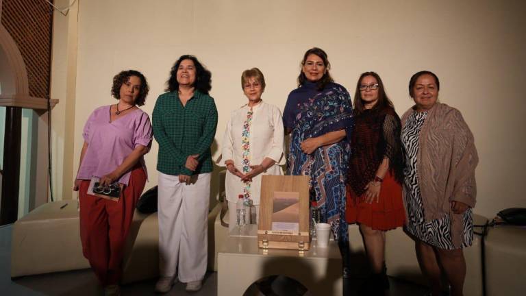 Florina Olivarría, Alma Vitalis, Zita Barragán, Ernestina Yépiz, Leonor Ramírez y Silvia Michel.