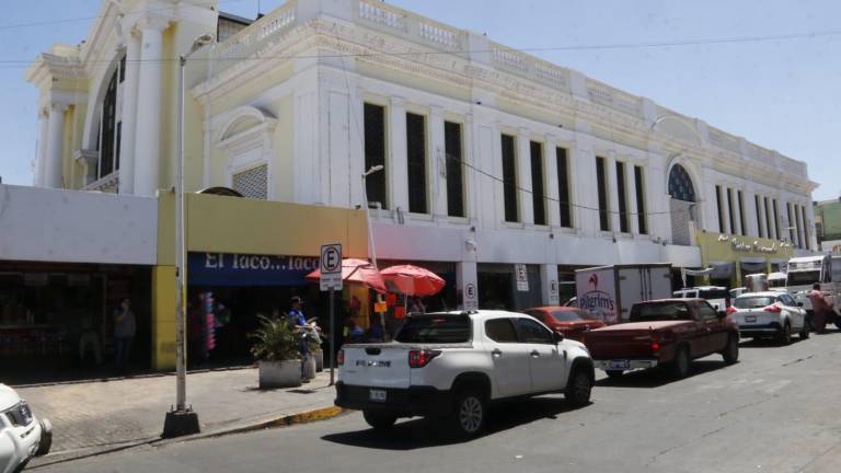 En el Mercado Garmendia, de Culiacán, locatarios reportan un incremento en las ventas por la Semana Santa.